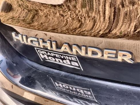 Used 2017 Toyota Highlander XLE image 8