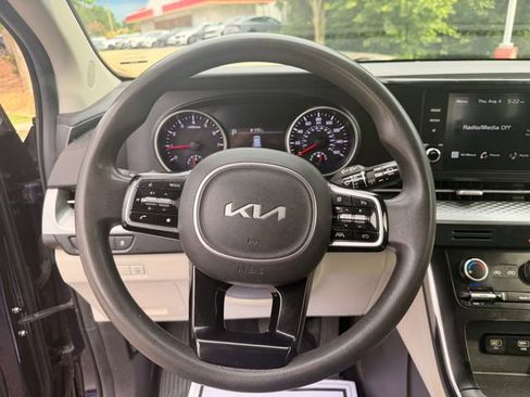 Used 2023 Kia Carnival LX FWD image 14