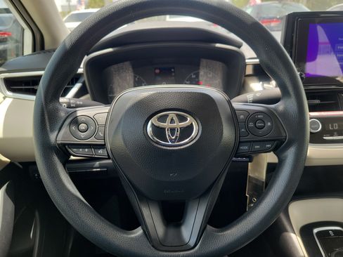 Used 2025 Toyota Corolla LE FWD image 23