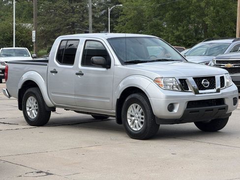 Used 2019 Nissan Frontier SV AWD/4WD image 2