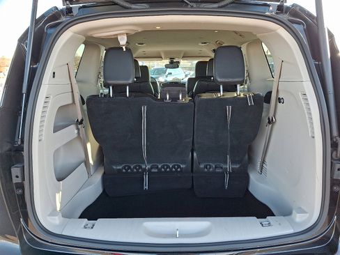 Certified 2024 Chrysler Pacifica Touring-L image 31