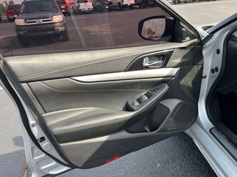 Used 2017 Nissan Maxima 3.5 SL FWD image 5