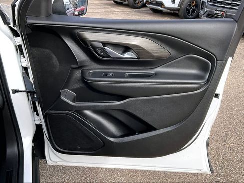 Used 2024 GMC Terrain SLE image 22