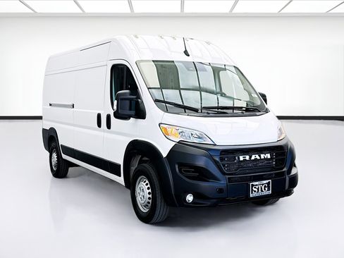 Used 2025 RAM ProMaster 2500 w/ Convenience Group FWD image 3