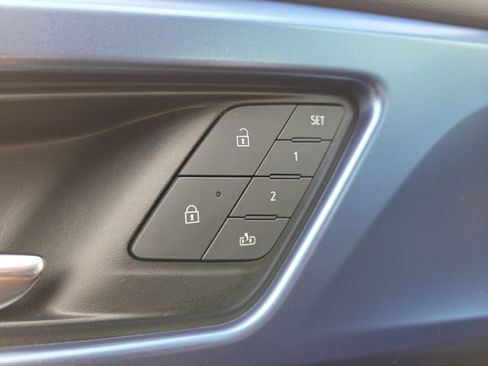 Used 2024 Chevrolet Equinox EV LT image 8