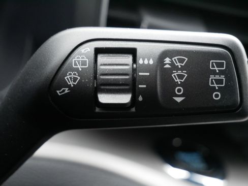 Used 2022 Ford Explorer XLT w/ Equipment Group 202A image 21