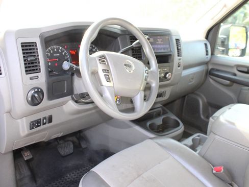 Used 2019 Nissan NV 2500 SV RWD image 13