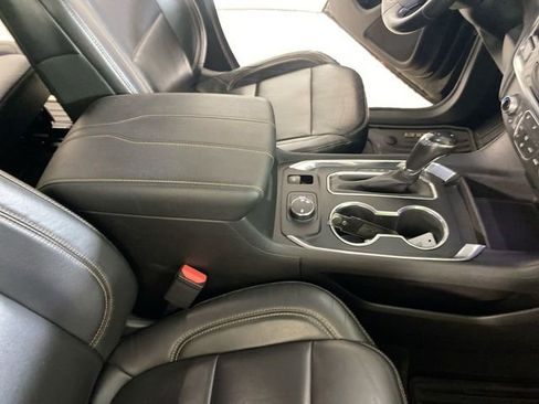 Used 2019 Chevrolet Traverse LT FWD image 45