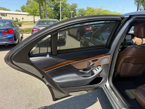 Used 2017 Mercedes-Benz S 550 4MATIC Sedan image 15