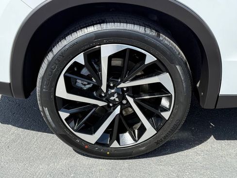 Used 2024 Mitsubishi Outlander FWD image 8
