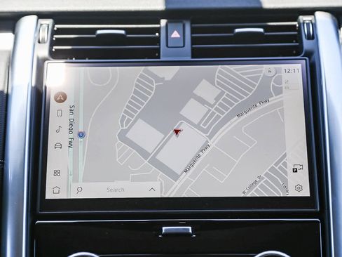 New 2025 Land Rover Discovery Dynamic SE image 14