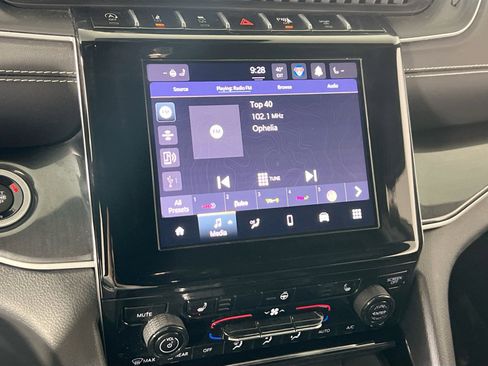 Used 2023 Jeep Grand Cherokee Altitude image 14