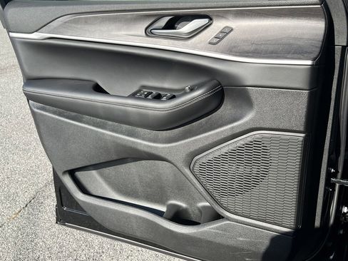 New 2025 Jeep Grand Cherokee Limited image 18