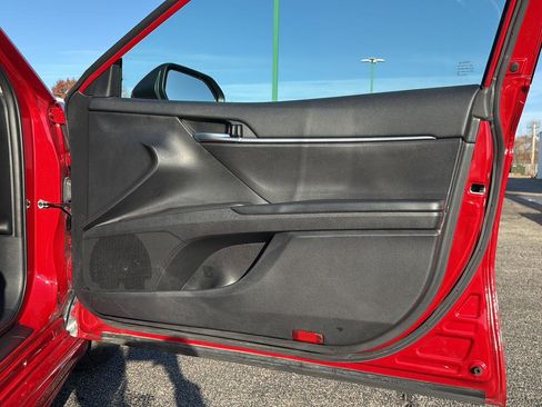 Used 2023 Toyota Camry SE image 12