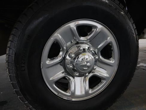 Used 2018 RAM 3500 Tradesman w/ Chrome Appearance Group AWD/4WD image 29