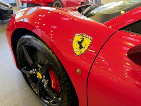 Used 2016 Ferrari 488 Spider image 18