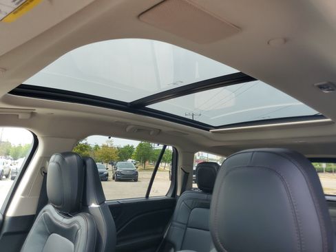 Used 2024 Lincoln Aviator Reserve w/ Equipment Group 201A AWD/4WD image 11