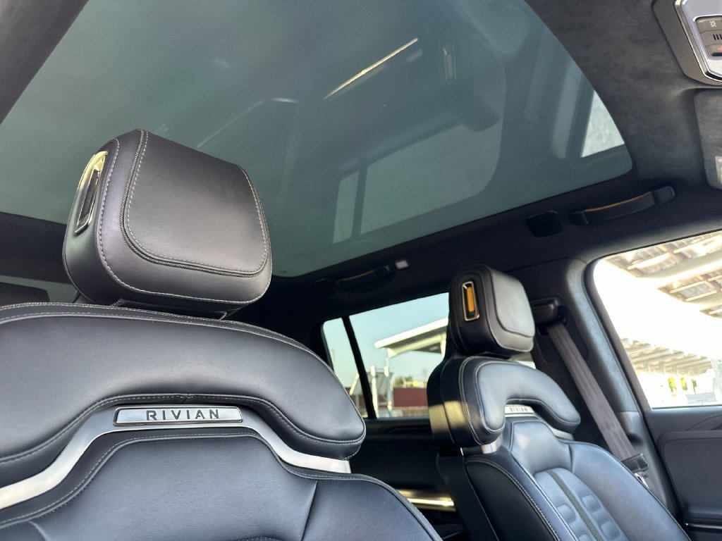 Used 2025 Rivian R1S Adventure Dual AWD/4WD image 17