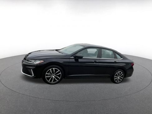 Used 2025 Volkswagen Jetta SE image 9