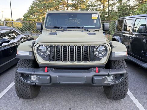 Used 2025 Jeep Wrangler Unlimited Rubicon AWD/4WD image 2
