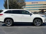 Used 2019 Toyota Highlander LE image 3