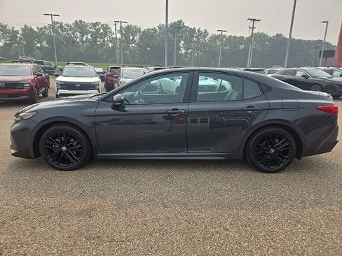 Used 2025 Toyota Camry SE AWD/4WD image 4