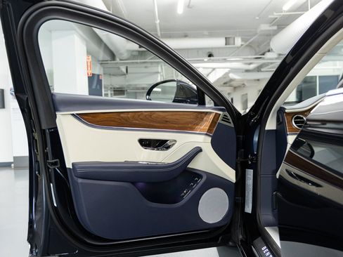 Certified 2026 Bentley Flying Spur V8 AWD/4WD image 38