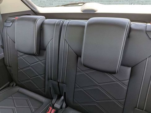 Certified 2025 Volkswagen Atlas SE FWD image 14