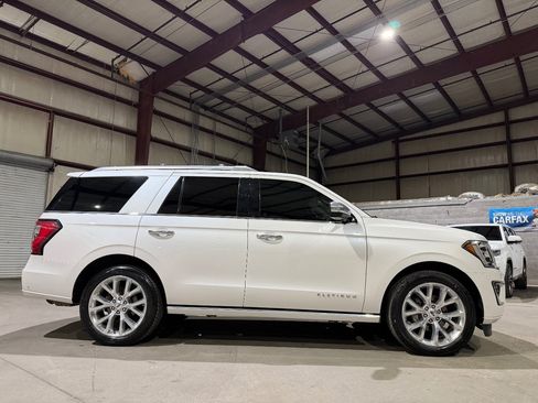 Used 2018 Ford Expedition Platinum RWD image 4