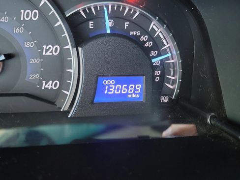 Used 2014 Toyota Camry XLE w/ Leather Package image 16