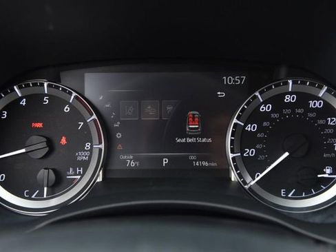Used 2023 Toyota Highlander XLE AWD/4WD image 13