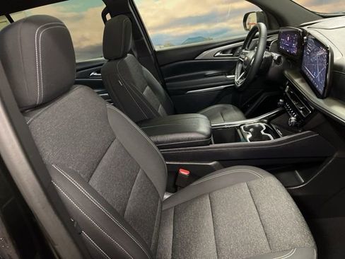 Used 2025 Chevrolet Traverse LT w/ Sun and Wheel Package image 64