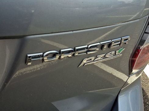Used 2014 Subaru Forester 2.5i Touring AWD/4WD image 11