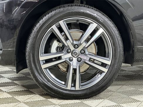 Used 2021 Volvo XC60 T5 Momentum image 32