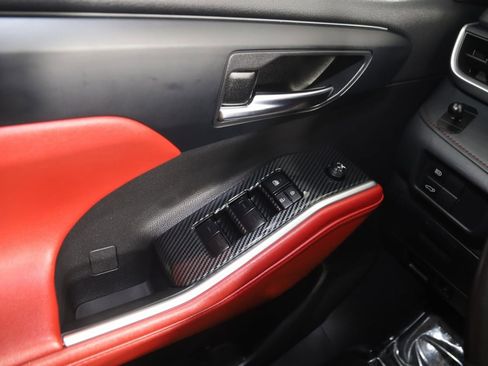 Used 2022 Toyota Highlander XSE image 32