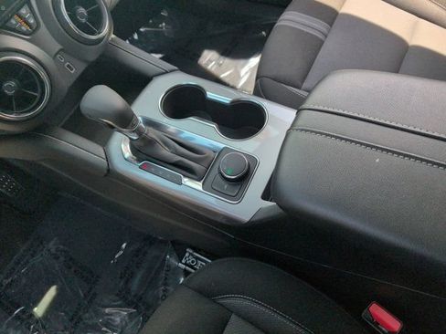 Used 2025 Chevrolet Blazer LT FWD image 23