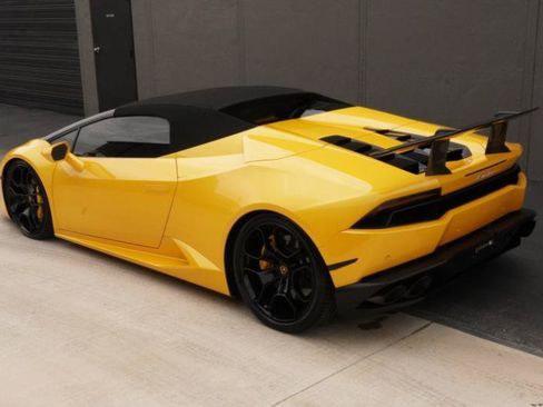Used 2016 Lamborghini Huracan LP 610-4 AWD/4WD image 3