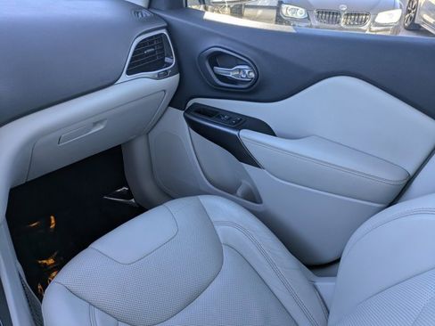 Used 2019 Jeep Cherokee Limited image 15