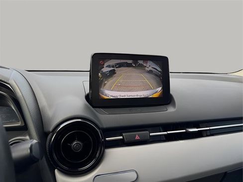 Used 2020 Toyota Yaris L FWD image 47