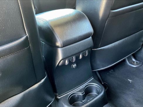 Used 2018 Jeep Wrangler Unlimited Sahara image 12