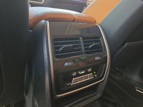 Used 2022 BMW X7 xDrive40i w/ Premium Package AWD/4WD image 12
