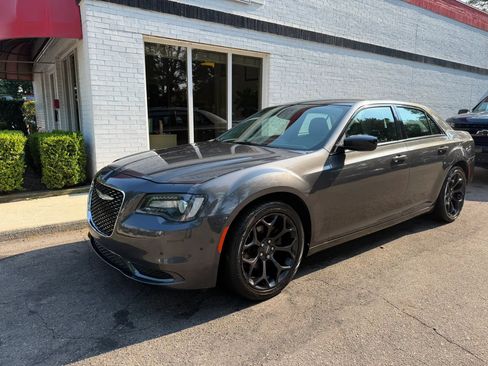 Used 2019 Chrysler 300 Touring w/ Sport Appearance Package RWD image 2