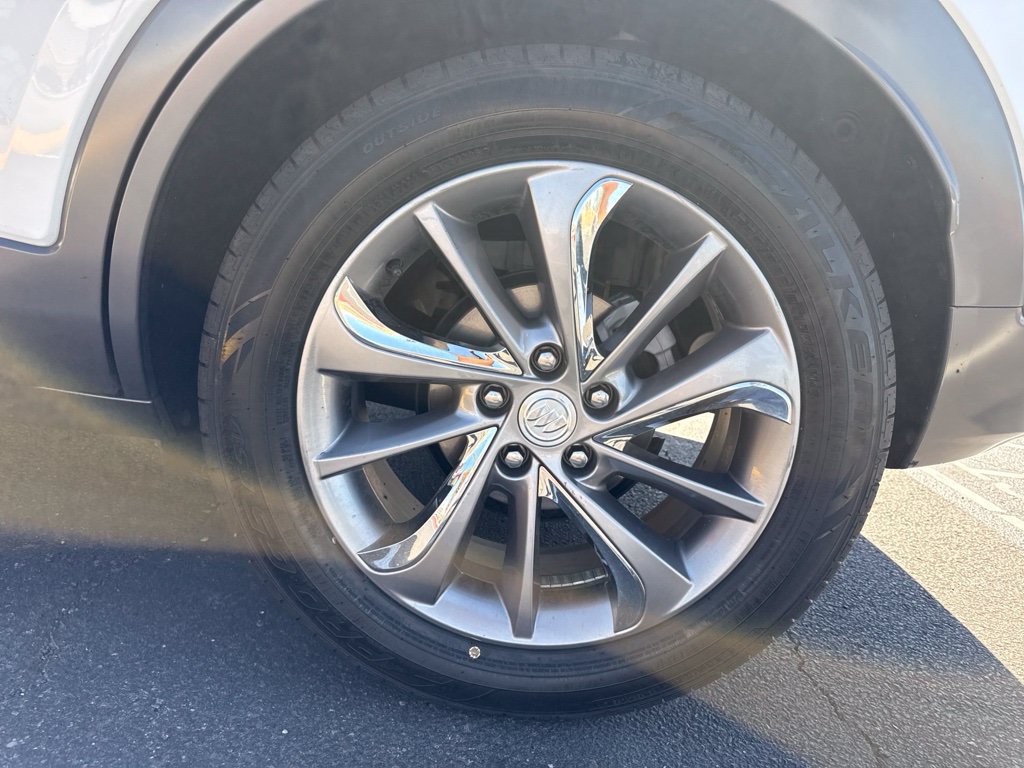 Used 2020 Buick Encore GX Essence w/ Experience Buick Package FWD image 12
