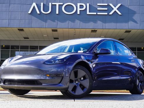 Used 2023 Tesla Model 3 Standard Range image 1