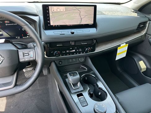 New 2026 Nissan Rogue Platinum w/ Tech Package AWD/4WD image 29