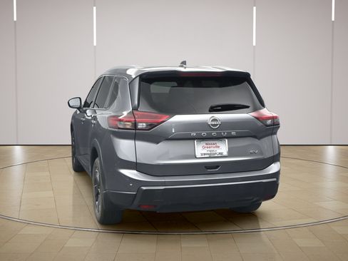 Certified 2024 Nissan Rogue SV w/ SV Premium Package FWD image 6