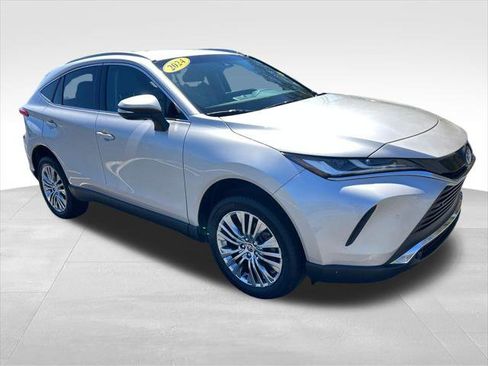 Certified 2024 Toyota Venza XLE AWD/4WD image 7