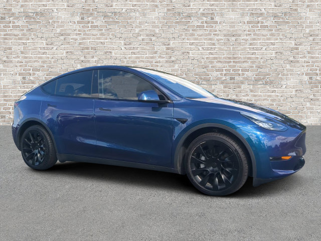 Used 2022 Tesla Model Y Long Range AWD/4WD image 1