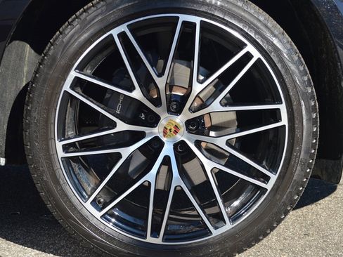 Used 2025 Porsche Macan image 14