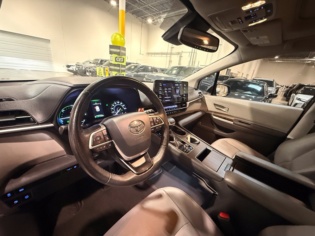 Used 2022 Toyota Sienna XLE FWD image 18